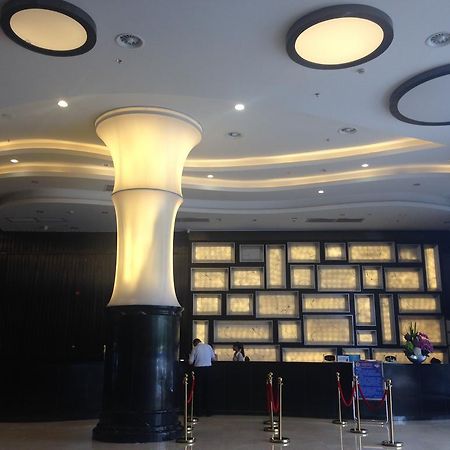 Golden Palm Hotel Джухай Екстериор снимка