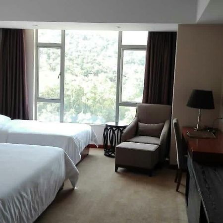 Golden Palm Hotel Джухай Екстериор снимка