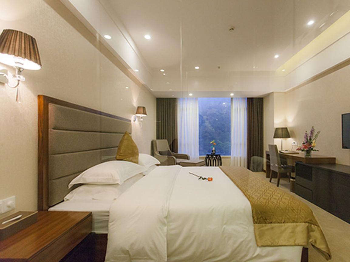 Golden Palm Hotel Джухай Екстериор снимка