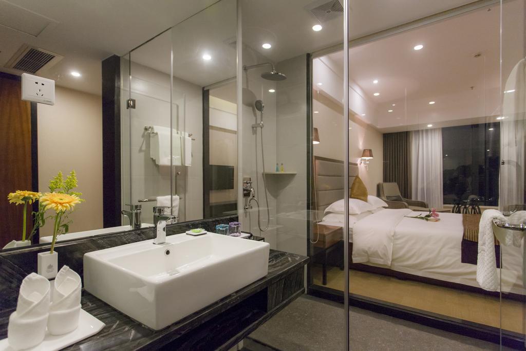 Golden Palm Hotel Джухай Екстериор снимка