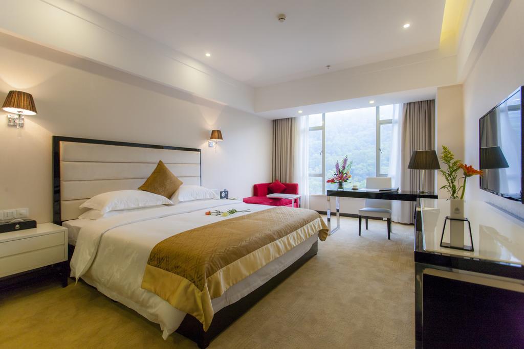 Golden Palm Hotel Джухай Екстериор снимка
