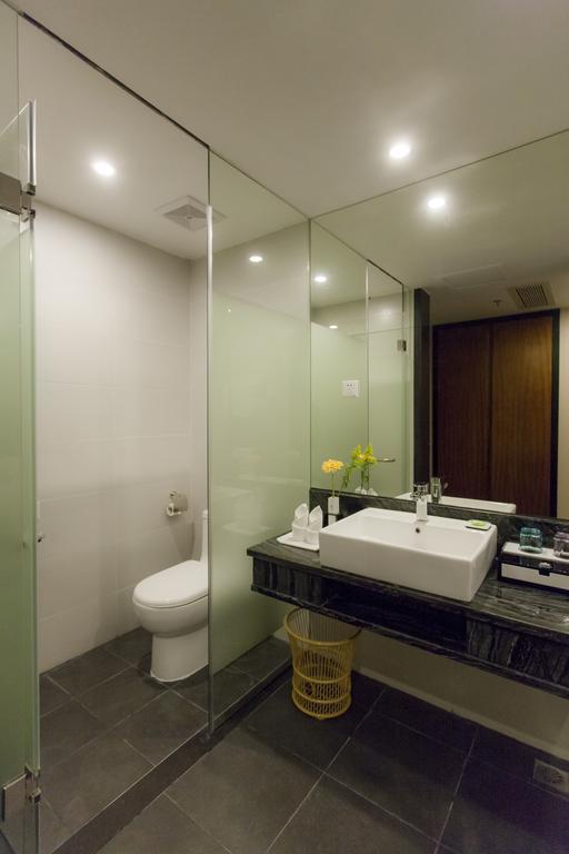 Golden Palm Hotel Джухай Екстериор снимка
