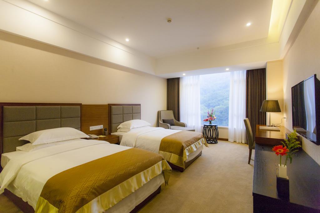 Golden Palm Hotel Джухай Екстериор снимка