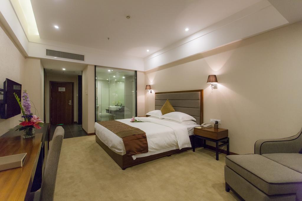 Golden Palm Hotel Джухай Екстериор снимка